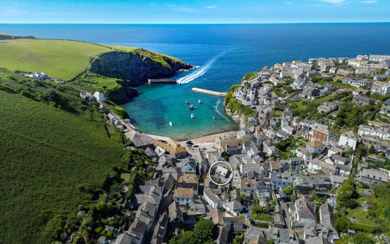 Brakestone In The Heart Of Port Isaac